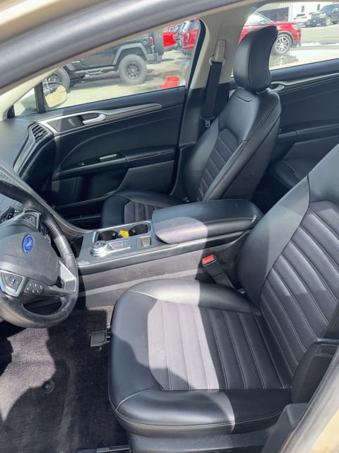 Used 2017 Ford Fusion SE w/ Equipment Group 201A image 7