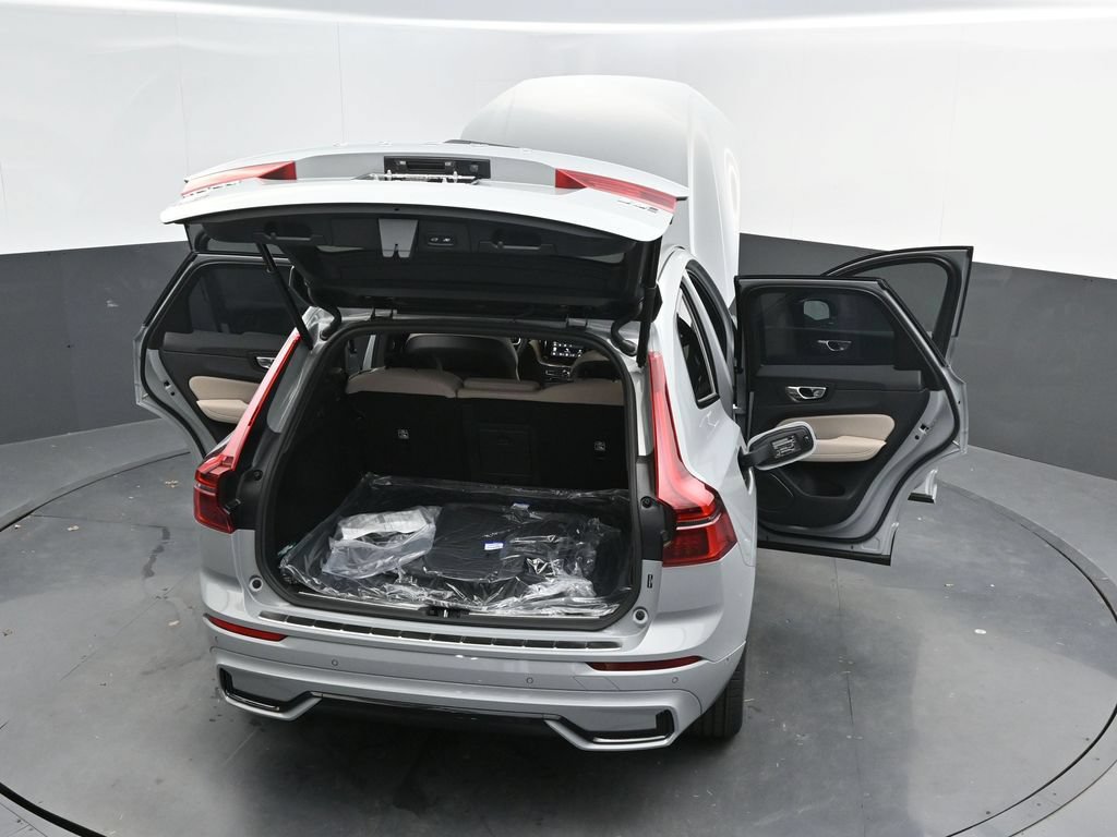 New 2026 Volvo XC60 B5 Plus w/ Protection Package Premier AWD/4WD image 31