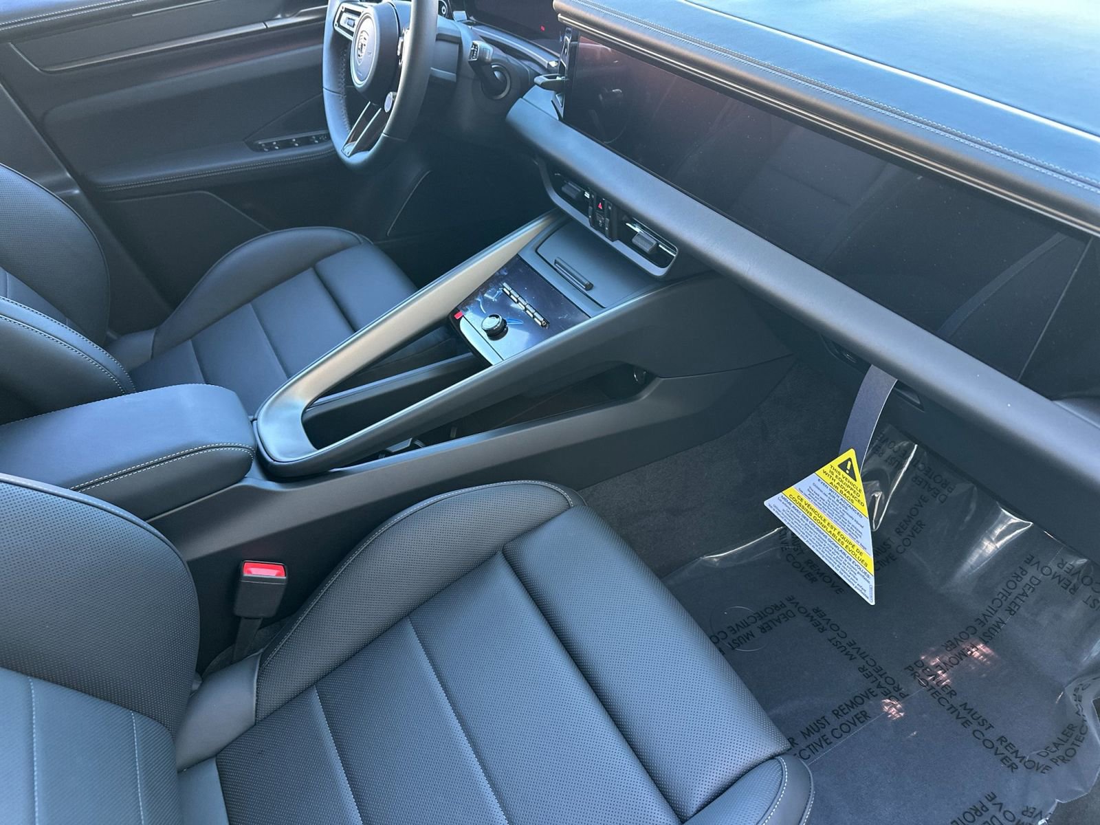 New 2025 Porsche Macan Turbo Electric image 18