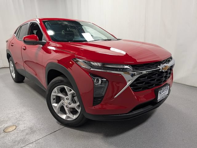 New 2026 Chevrolet Trax LS w/ LS Convenience Package FWD image 2