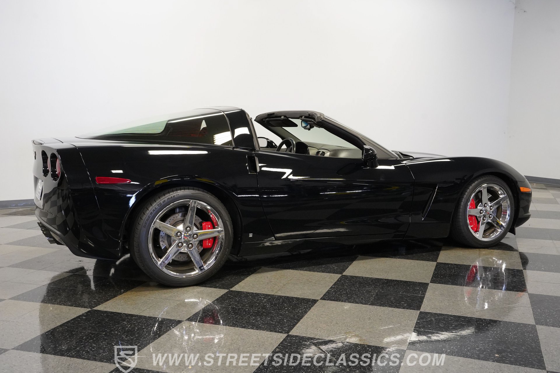 Used 2007 Chevrolet Corvette Coupe w/ Performance Package RWD image 14
