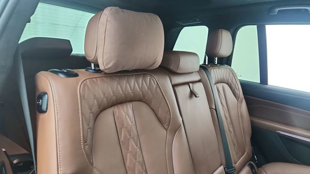 Used 2025 BMW X7 M60i image 27