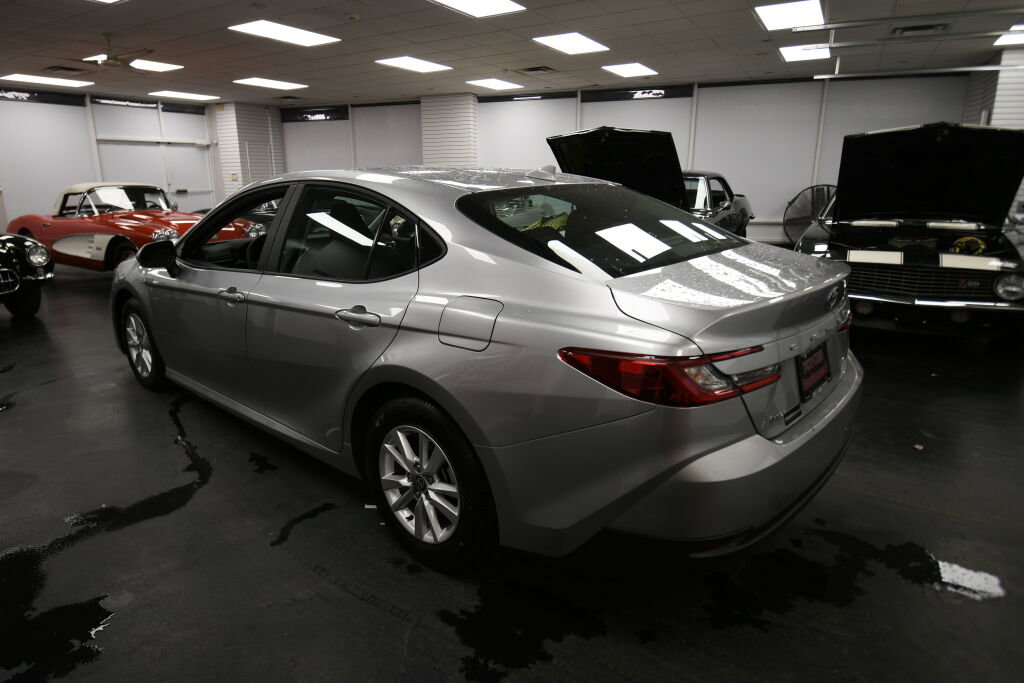 Certified 2025 Toyota Camry LE image 5