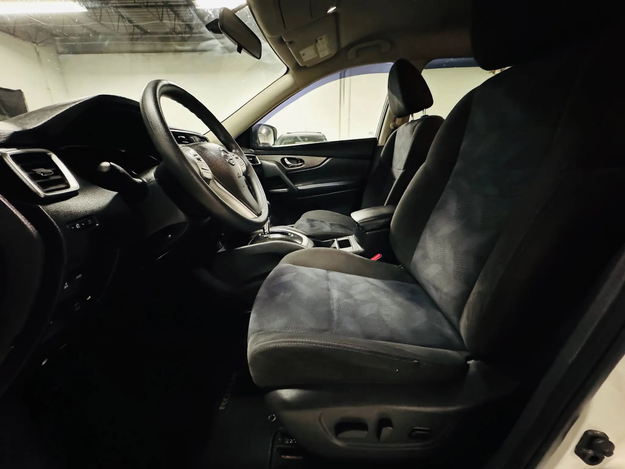 Used 2015 Nissan Rogue SV image 15