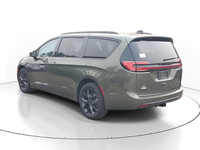 New 2027 Chrysler Pacifica Limited w/ Family Tech Group AWD/4WD image 3