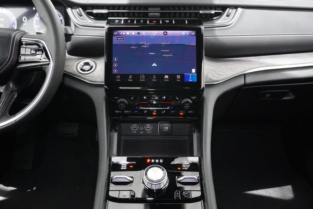 Used 2024 Jeep Grand Cherokee Overland w/ Luxury Tech Group IV AWD/4WD image 19