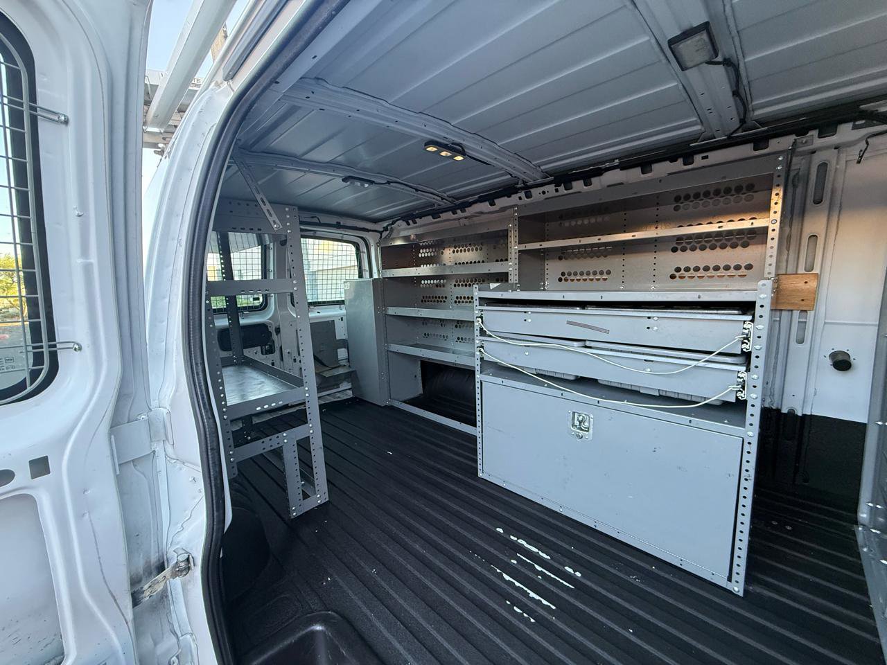 Used 2017 Chevrolet Express 2500 RWD image 16