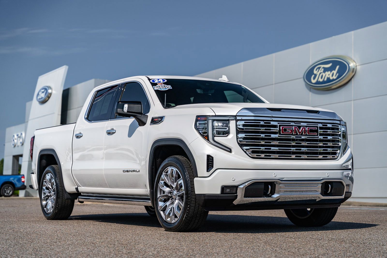Used 2024 GMC Sierra 1500 Denali image 1