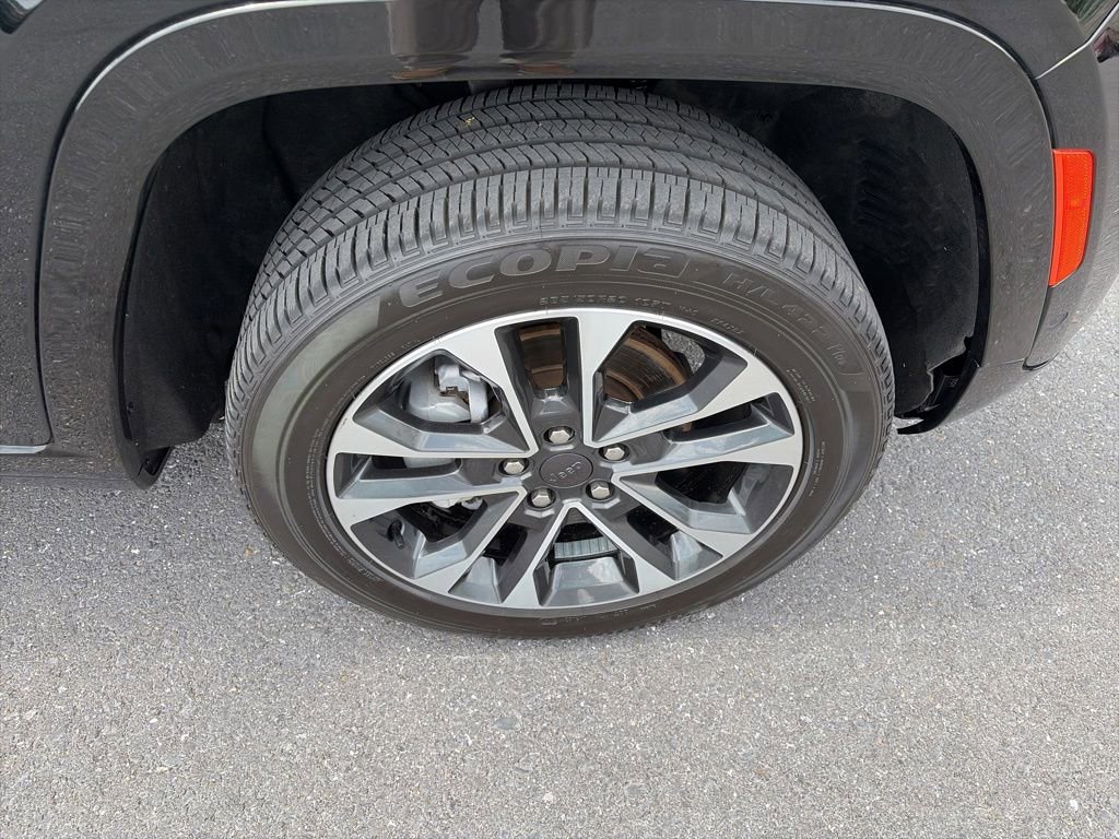 Used 2023 Jeep Grand Cherokee Overland AWD/4WD image 12