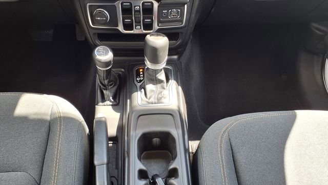 Used 2025 Jeep Wrangler Sahara image 26