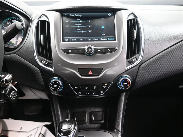 Used 2018 Chevrolet Cruze LT image 3