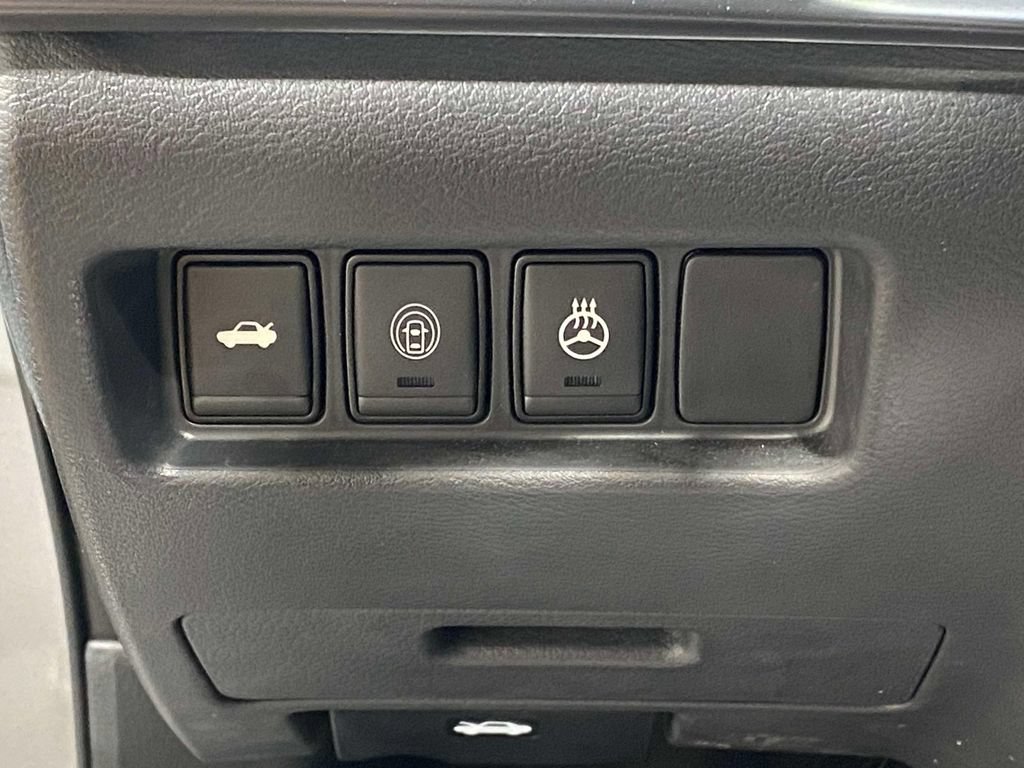 Used 2023 Nissan Maxima SR w/ Sport Mat Group FWD image 21