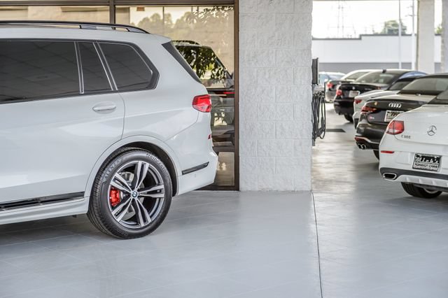 Used 2022 BMW X7 xDrive40i w/ M Sport Package AWD/4WD image 61