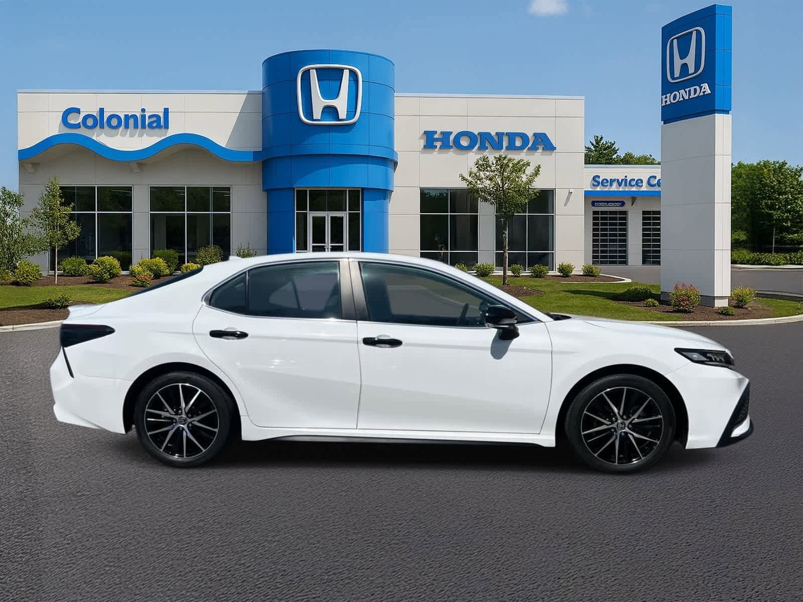 Used 2023 Toyota Camry SE w/ Cold Weather Package FWD image 8