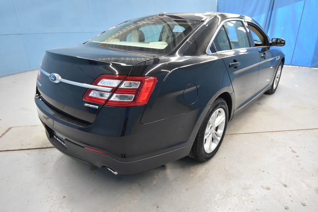 Used 2016 Ford Taurus SE FWD image 34