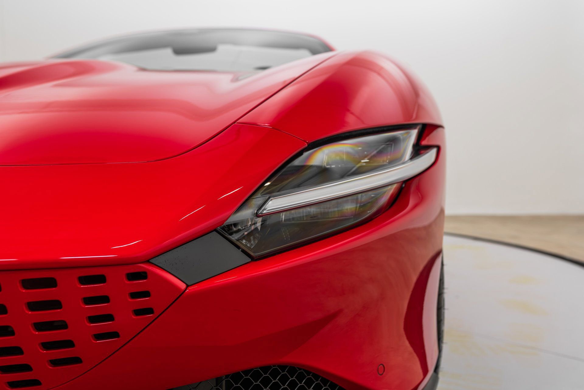 Certified 2025 Ferrari Roma Spider RWD image 95