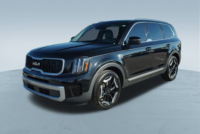 Used 2024 Kia Telluride EX w/ EX Captain's Chair Package image 3