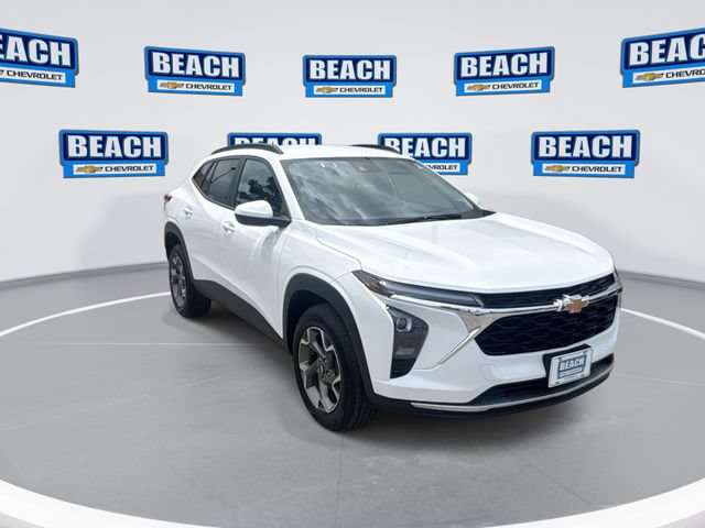 Used 2025 Chevrolet Trax LT w/ LT Convenience Package FWD image 2