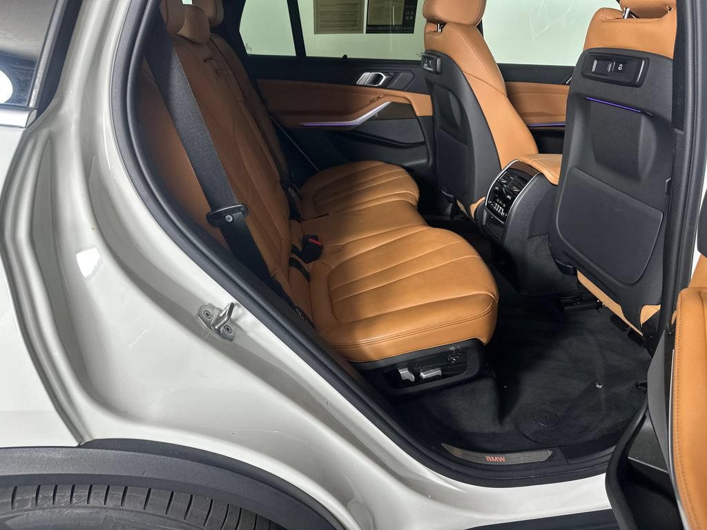 Used 2021 BMW X5 xDrive40i w/ Executive Package AWD/4WD image 15