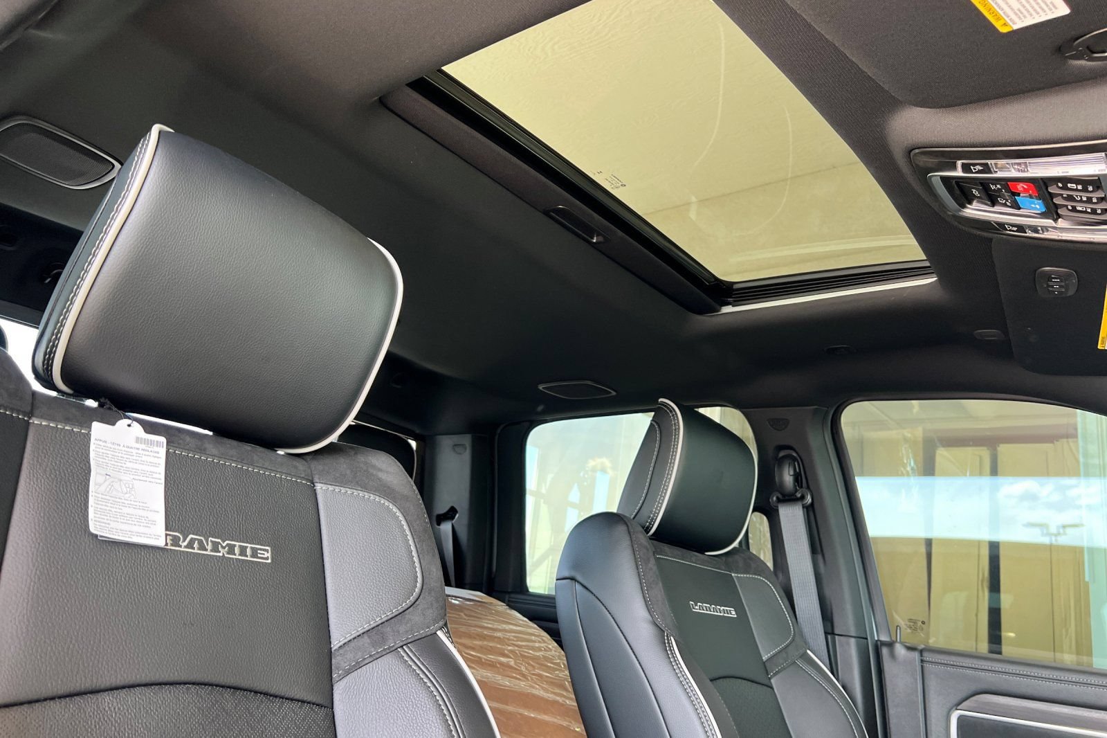 New 2026 RAM 3500 Laramie AWD/4WD image 15