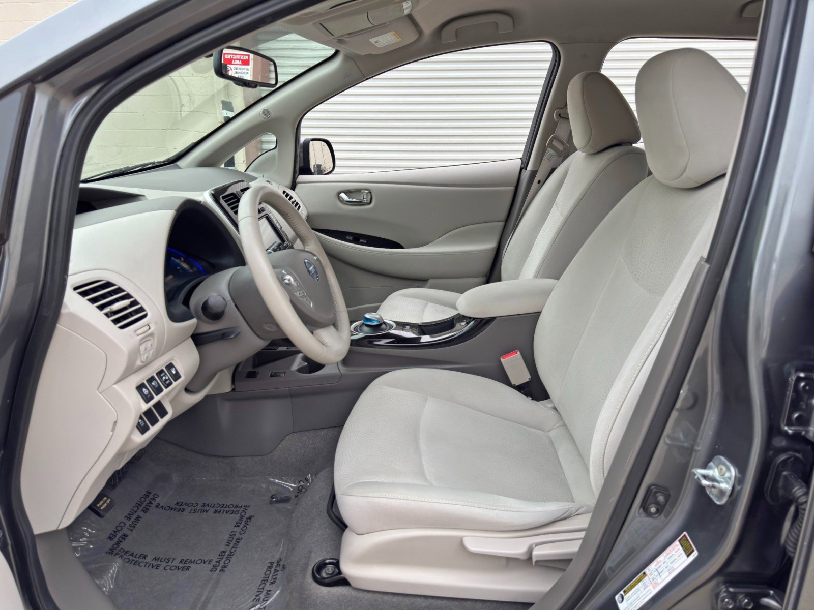 Used 2015 Nissan Leaf SV FWD image 15
