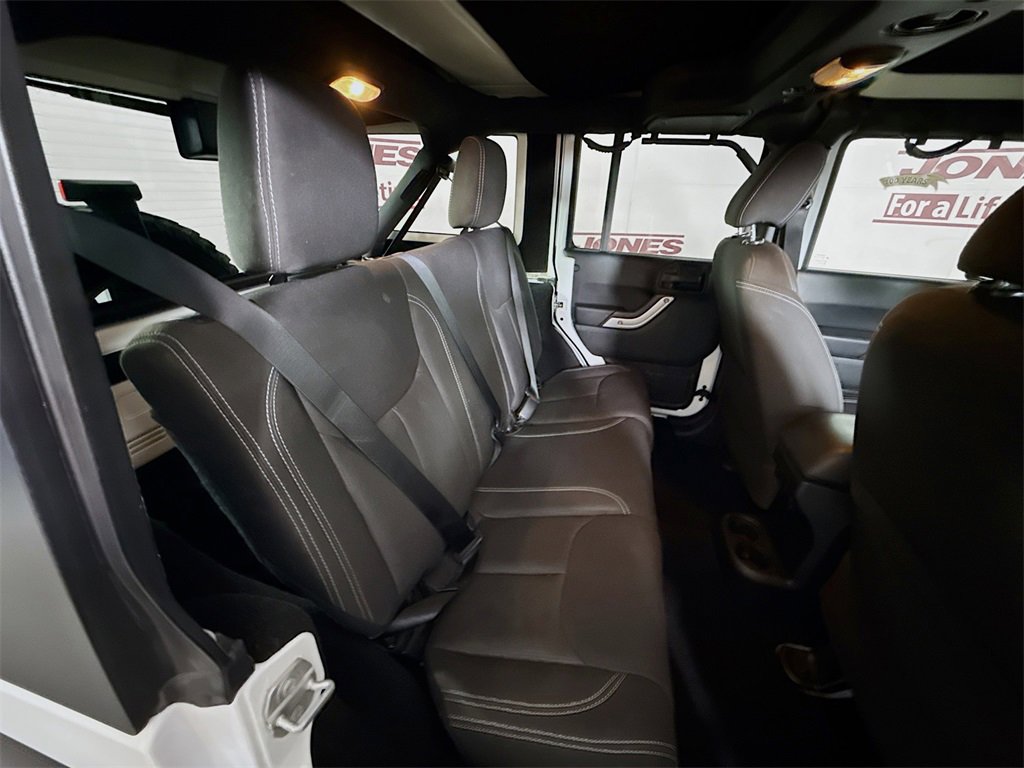 Used 2017 Jeep Wrangler Unlimited Rubicon w/ Connectivity Group image 27