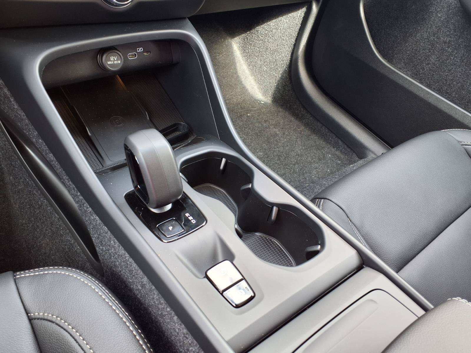 New 2026 Volvo XC40 B5 Core AWD/4WD image 14