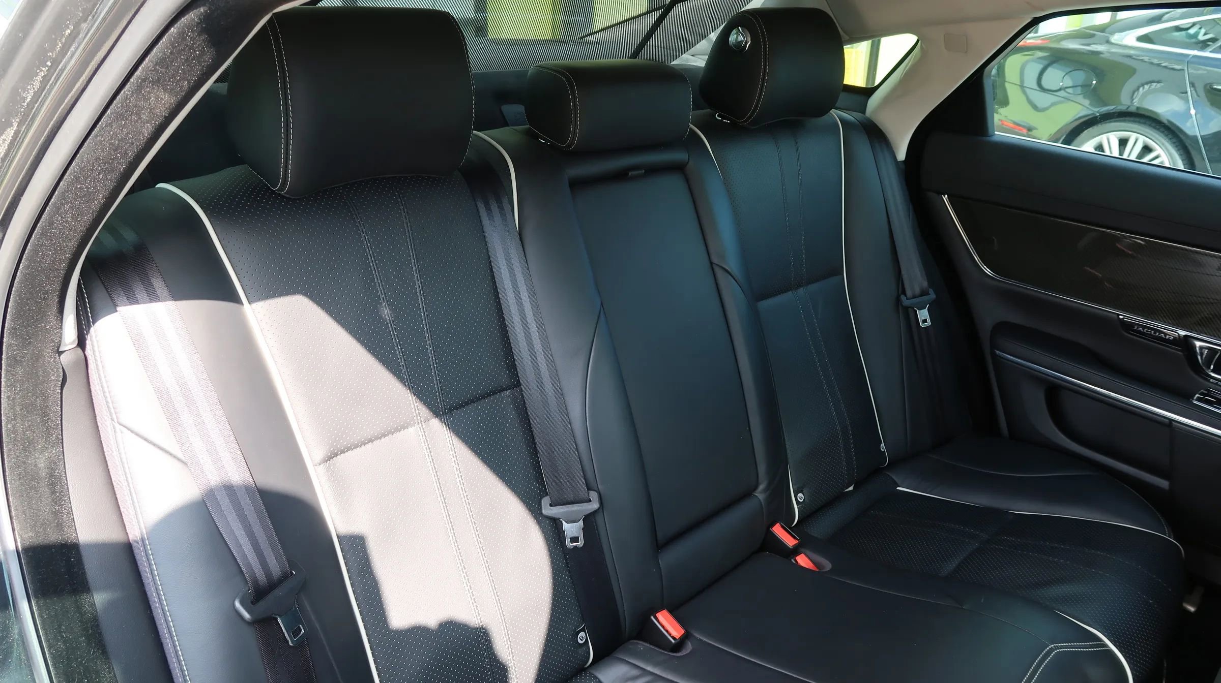 Used 2016 Jaguar XJ R-Sport RWD image 23