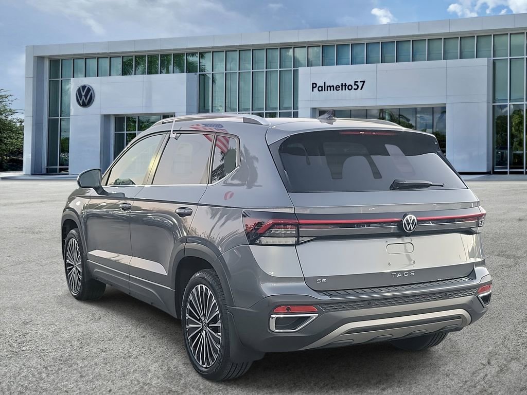 Used 2025 Volkswagen Taos SE w/ Panoramic Sunroof Package image 4