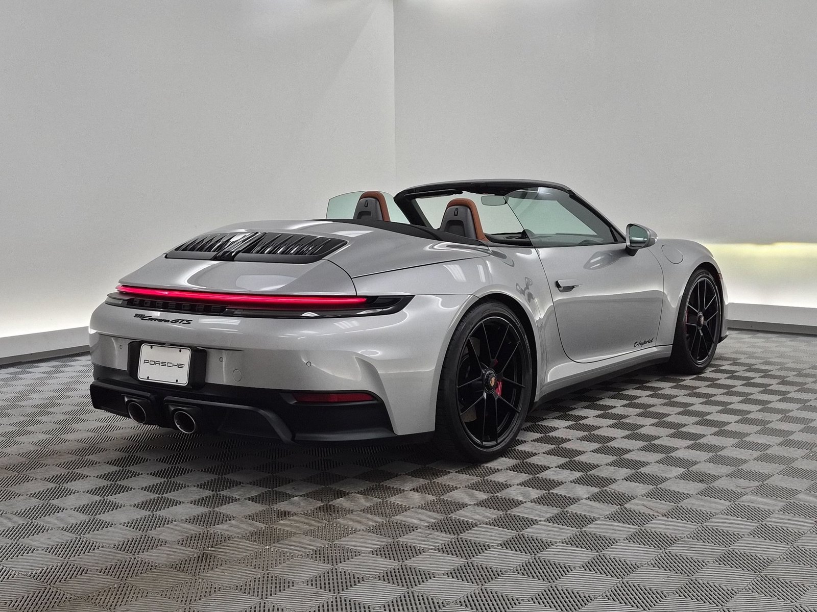 Used 2025 Porsche 911 Carrera GTS RWD image 9