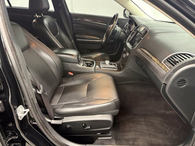 Used 2018 Chrysler 300 Limited AWD/4WD image 30