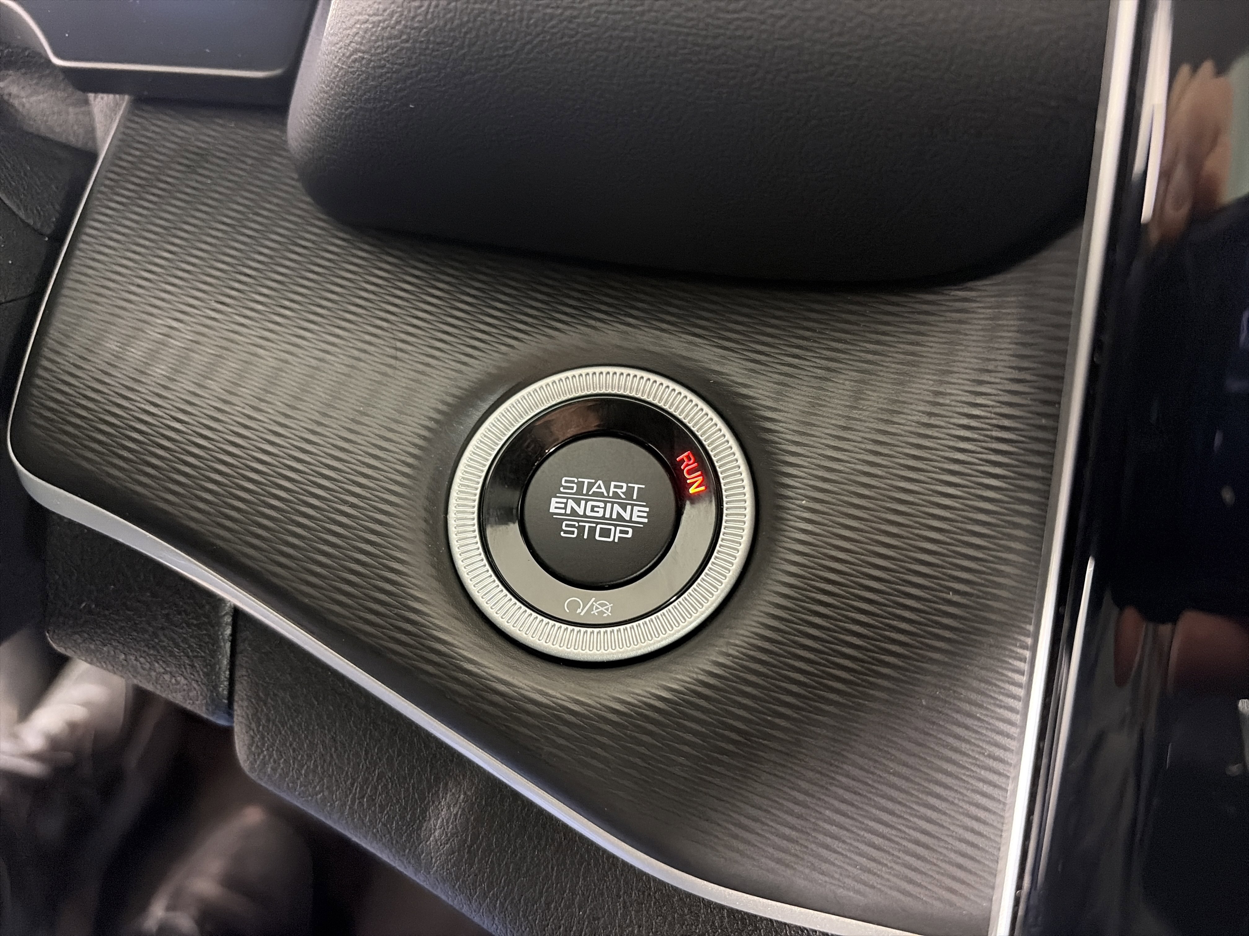 Used 2023 Jeep Grand Cherokee Laredo w/ Luxury Tech Group I image 12