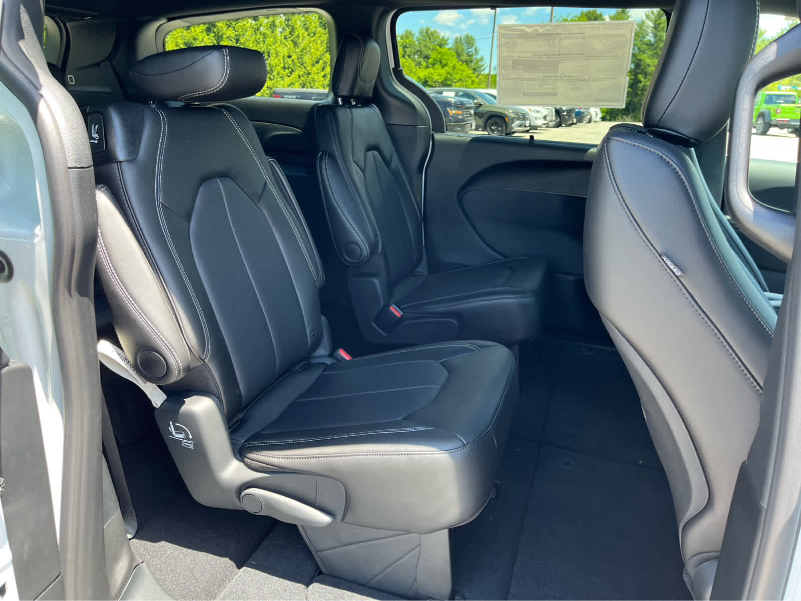 New 2026 Chrysler Pacifica Select FWD image 30