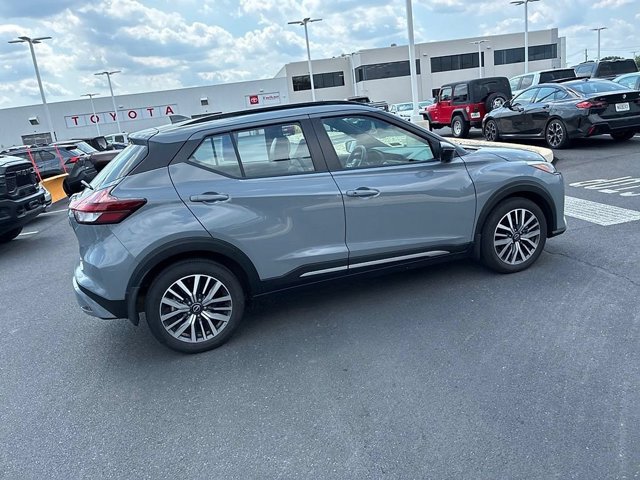 Used 2023 Nissan Kicks SR w/ SR Premium Package FWD image 6