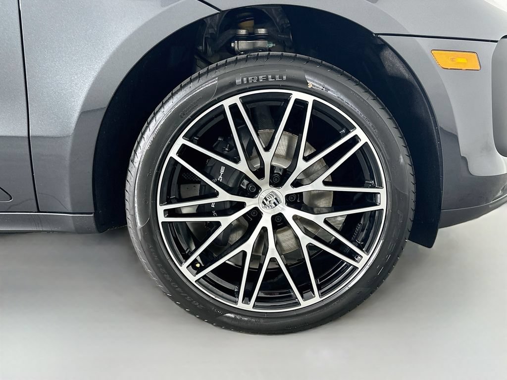 Certified 2026 Porsche Macan AWD/4WD image 33
