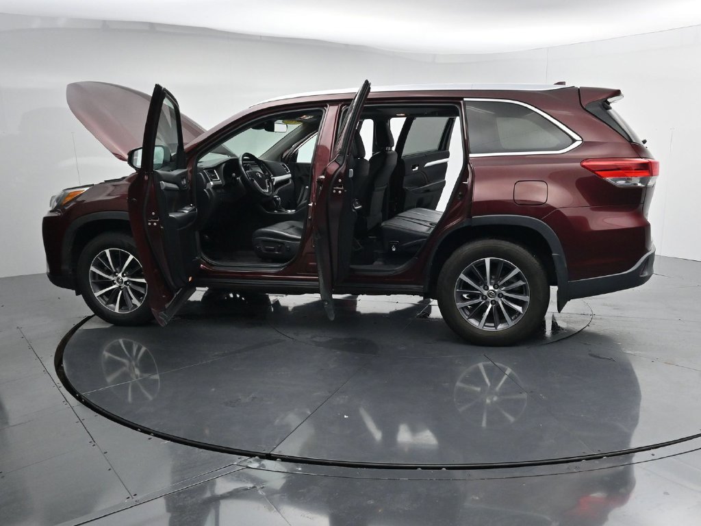 Used 2018 Toyota Highlander XLE AWD/4WD image 42