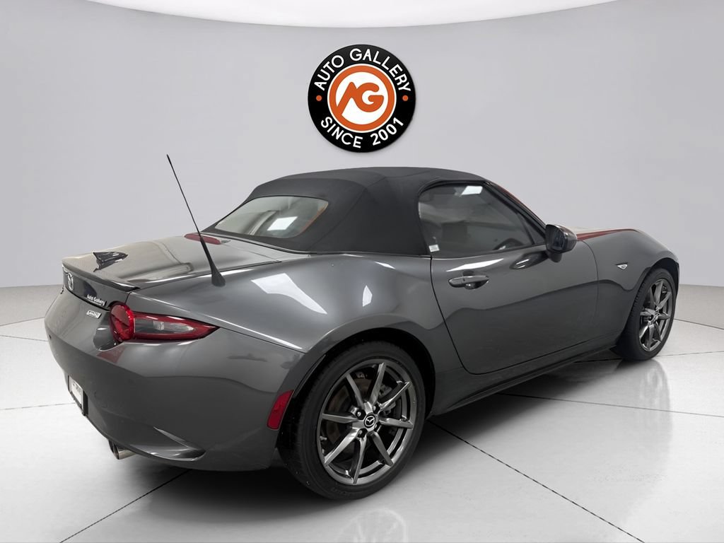 Used 2019 MAZDA MX-5 Miata Grand Touring w/ GT-S Package RWD image 3