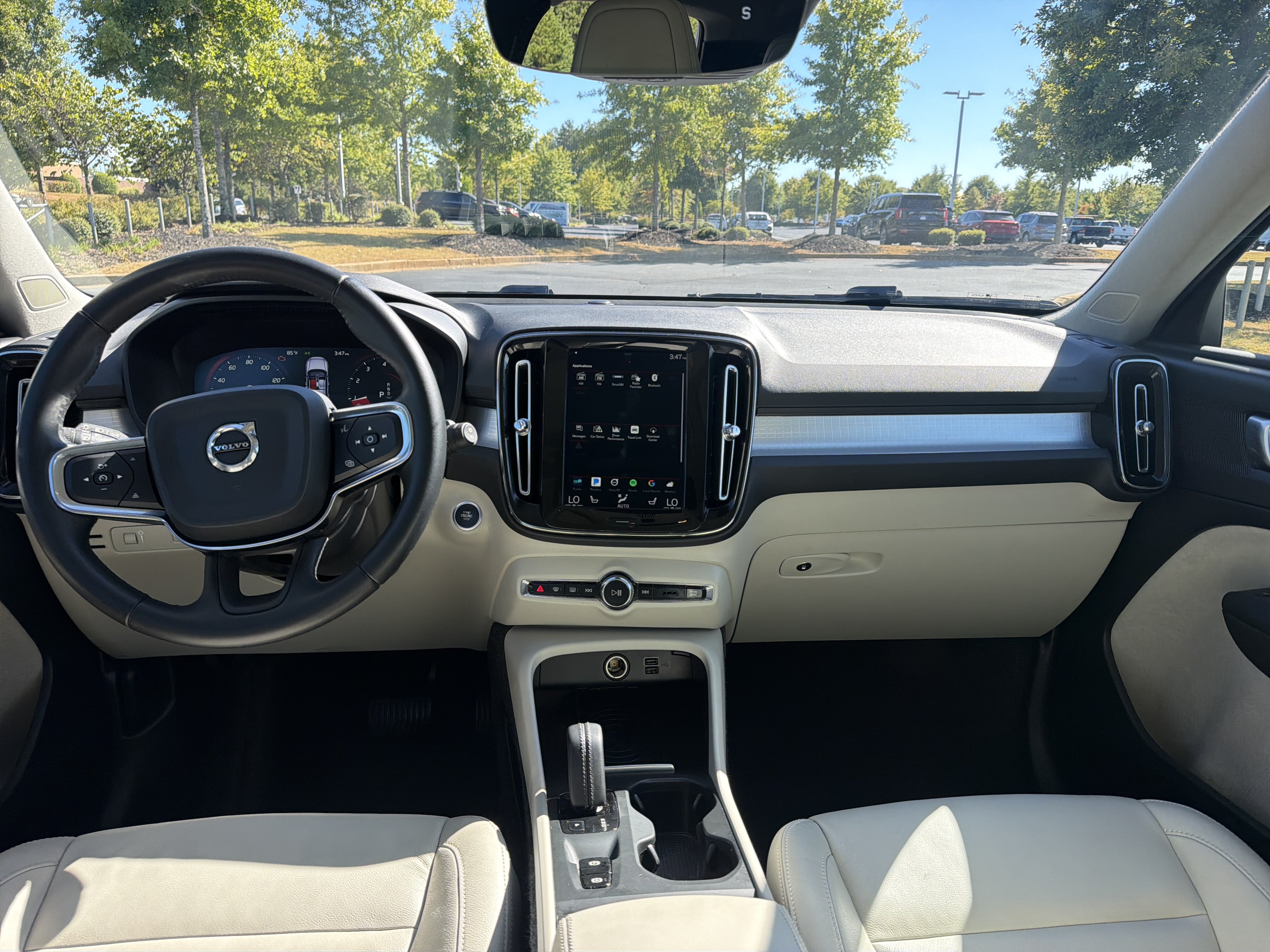 Used 2019 Volvo XC40 T4 Momentum FWD image 29