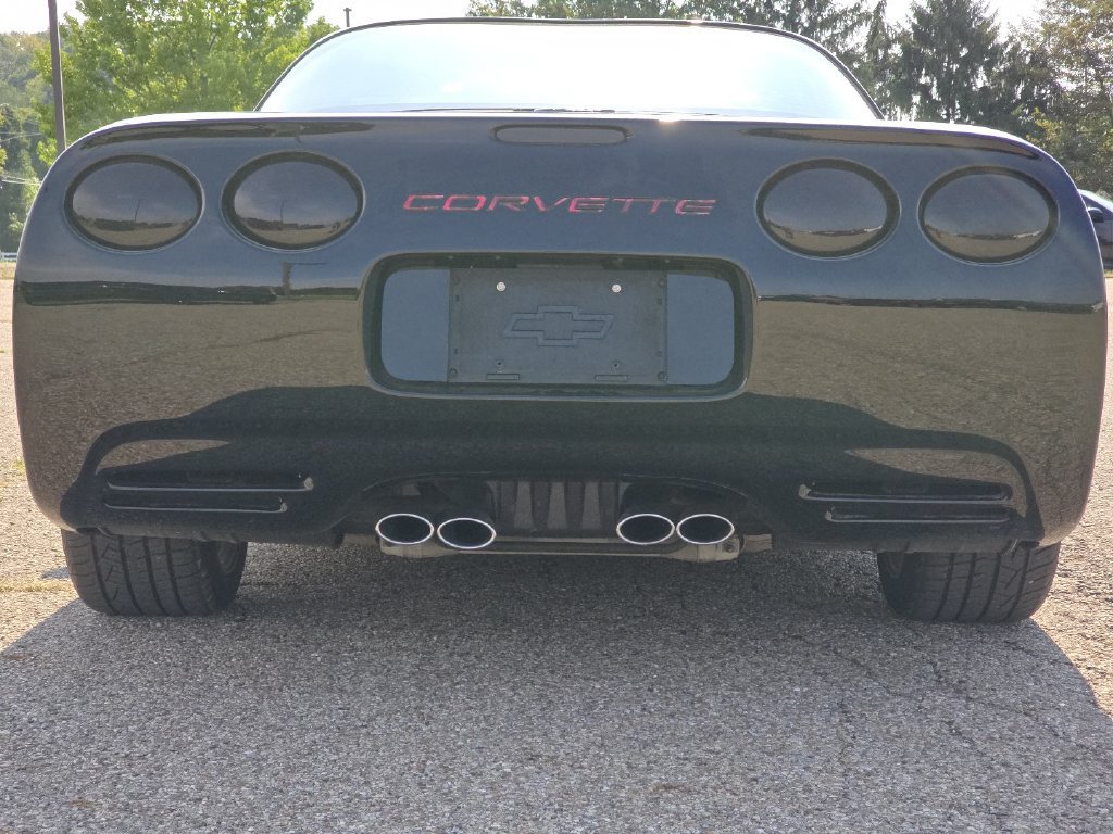 Used 1999 Chevrolet Corvette Coupe w/ Roof Pkg RWD image 18