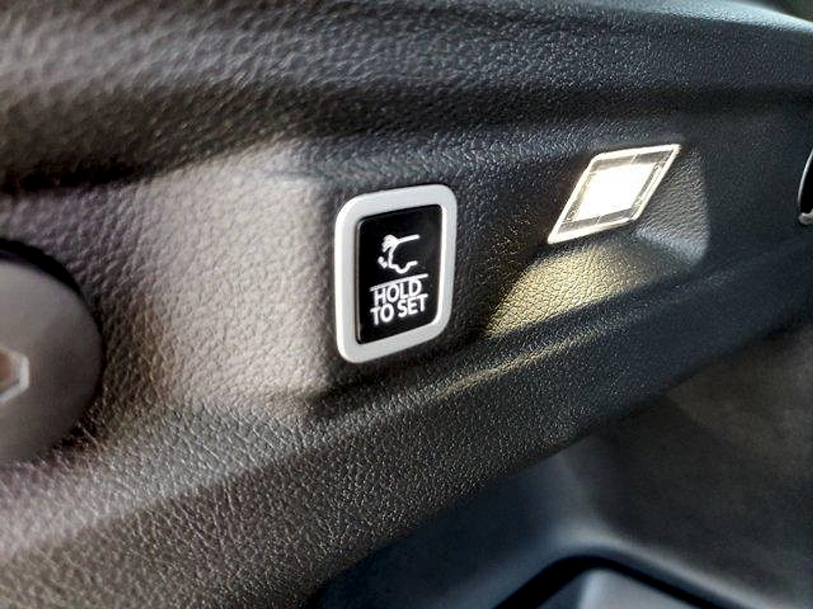 New 2024 Jeep Grand Cherokee L Altitude RWD image 6