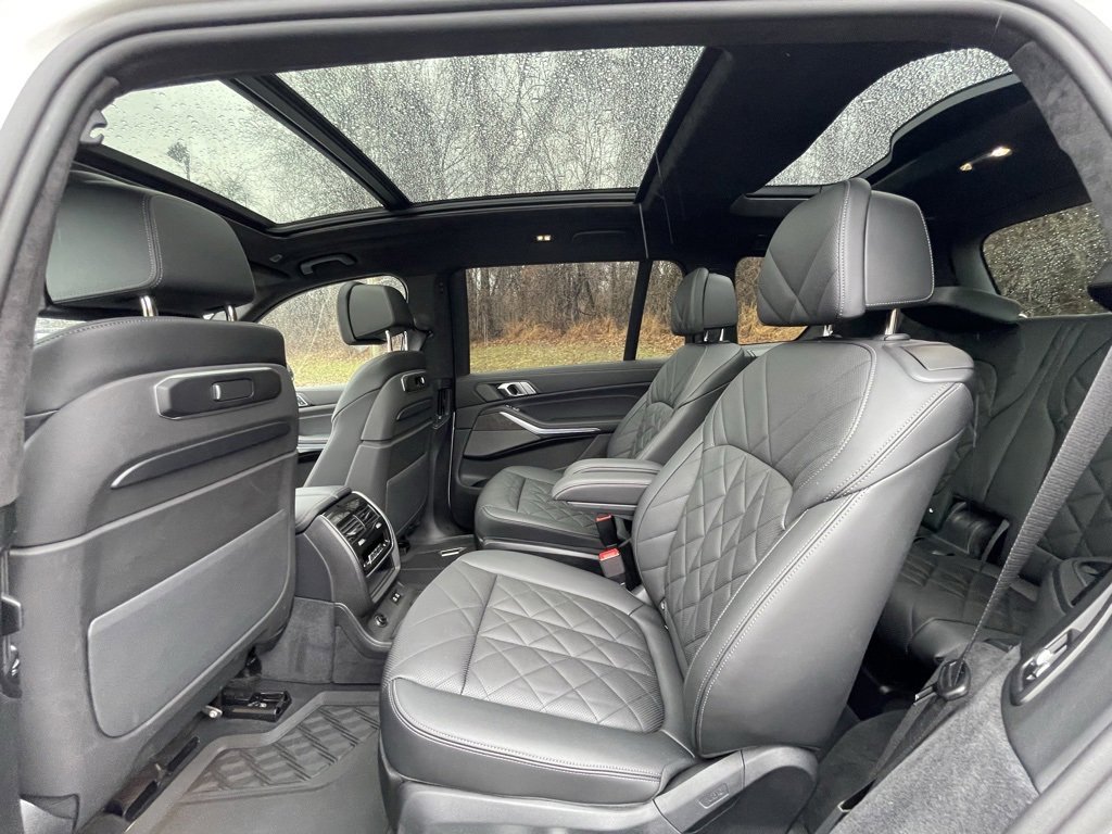 Used 2025 BMW X7 xDrive40i w/ M Sport Package image 33