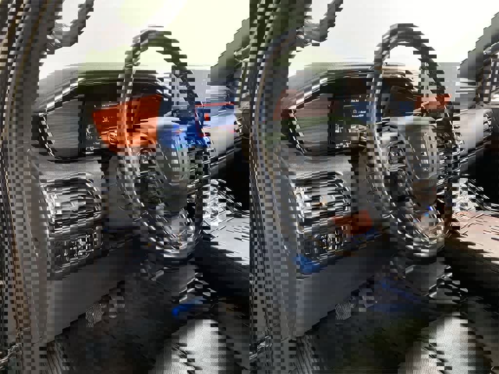 Used 2024 Lincoln Navigator L Premiere image 2