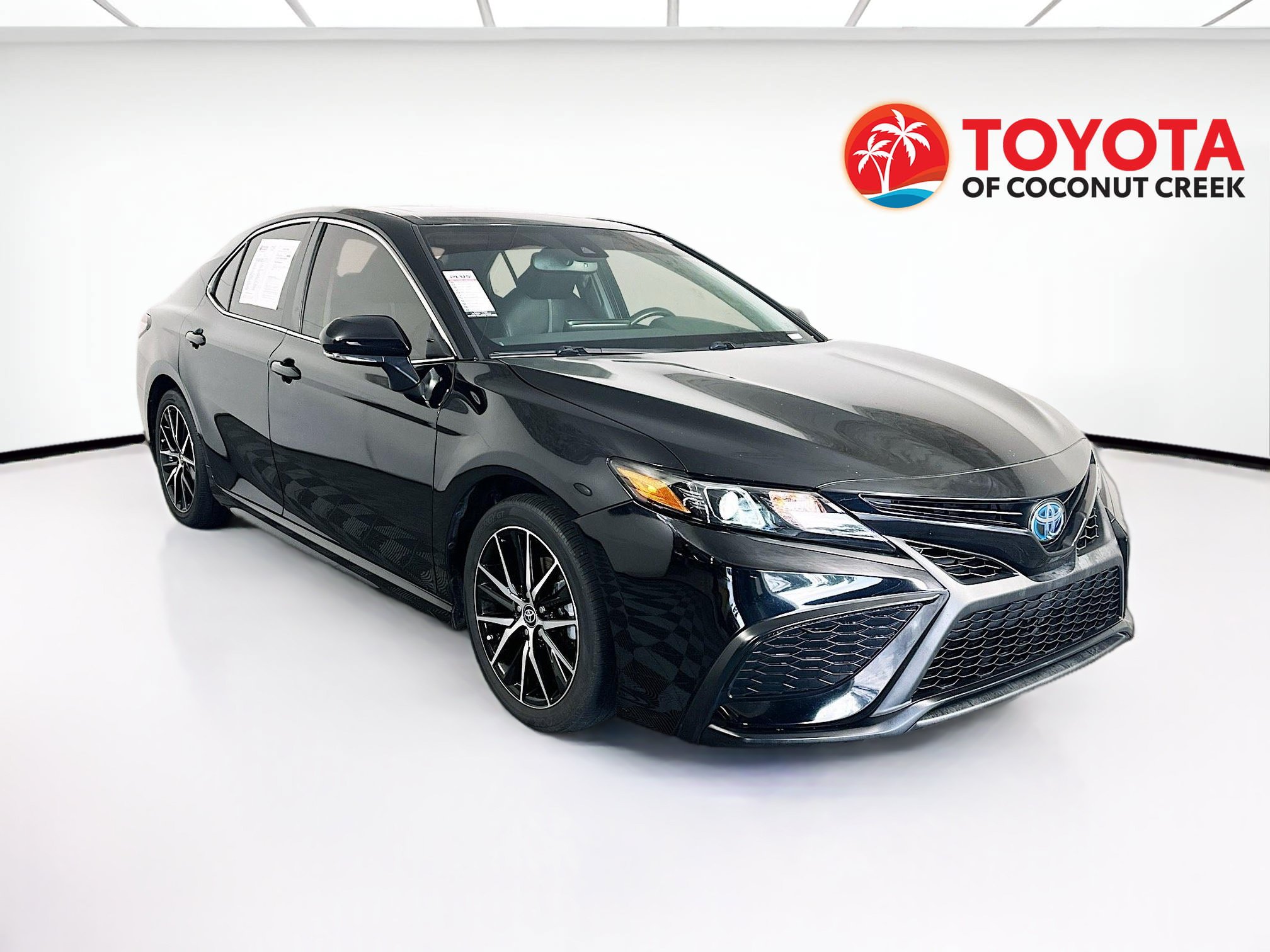 Used 2023 Toyota Camry SE w/ Audio Upgrade Package FWD image 1