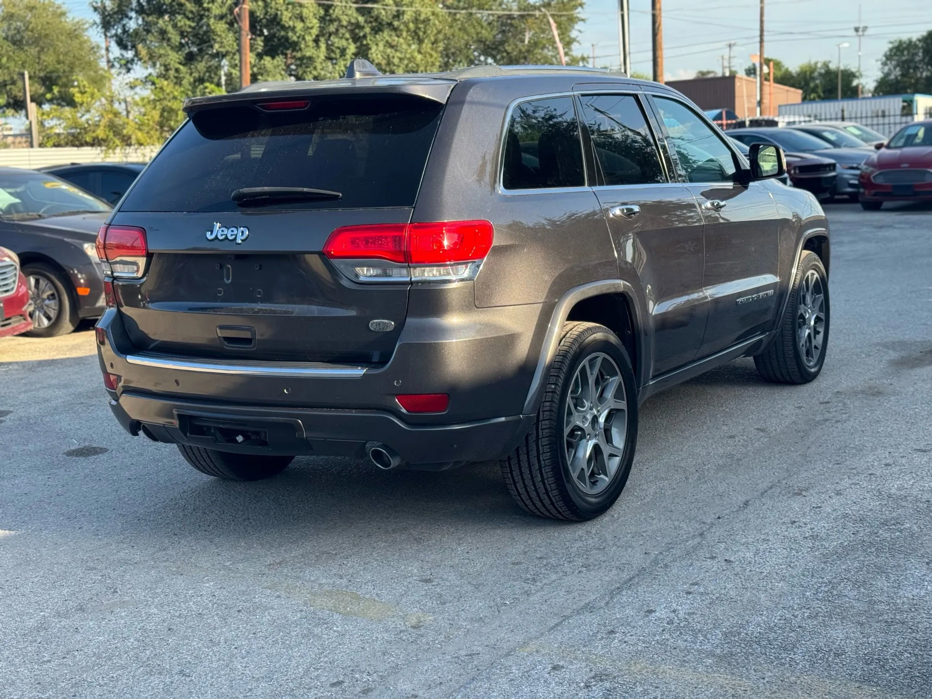 Used 2019 Jeep Grand Cherokee Overland image 9
