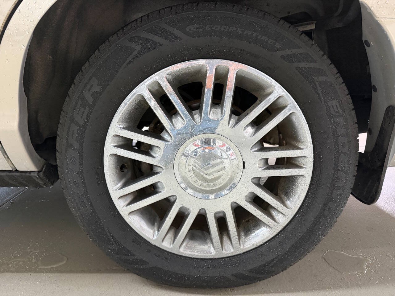 Used 2010 Mercury Grand Marquis LS RWD image 28