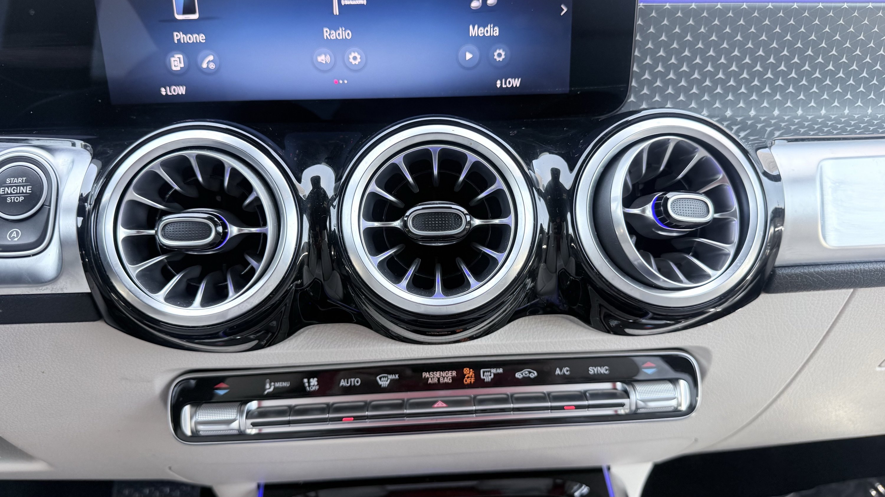 Used 2025 Mercedes-Benz GLB 250 image 59