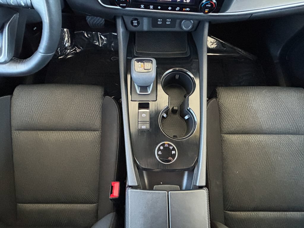 Used 2025 Nissan Rogue SV AWD/4WD image 17