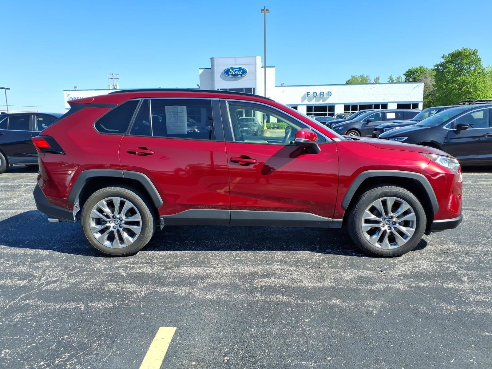 Used 2021 Toyota RAV4 XLE Premium AWD/4WD image 29