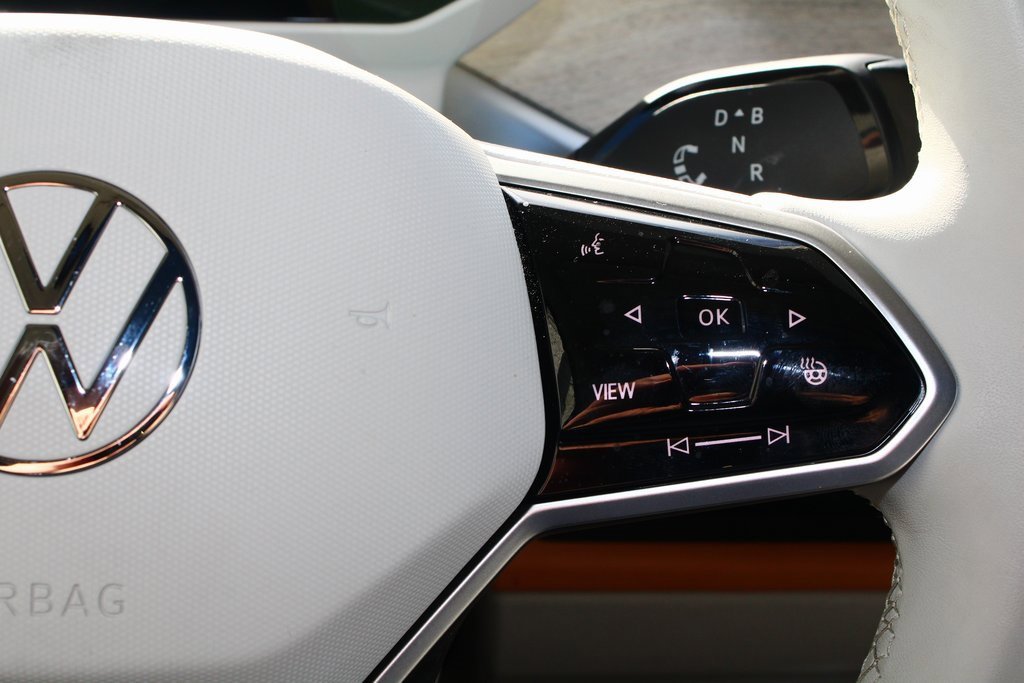 Used 2025 Volkswagen ID. Buzz 1st Edition image 17