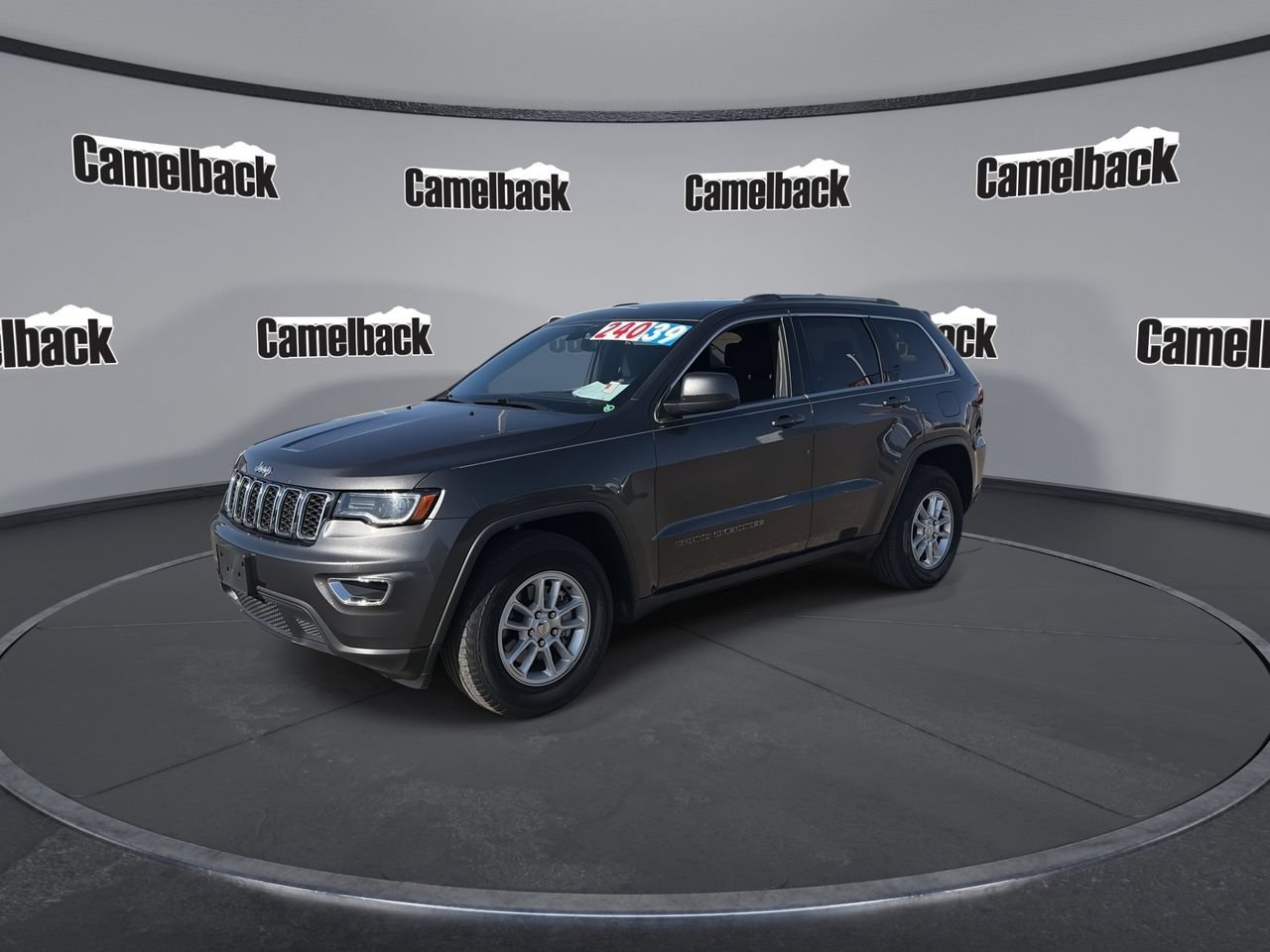 Used 2020 Jeep Grand Cherokee Laredo RWD image 3